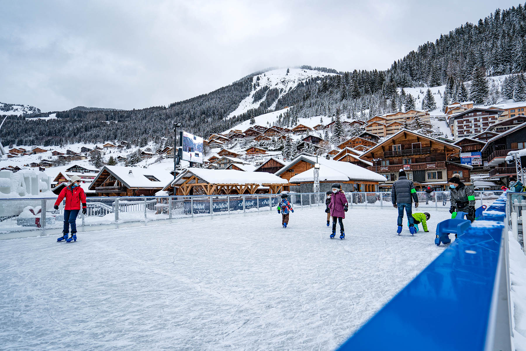 CHATEL ©L.MEYER patinoire paysage