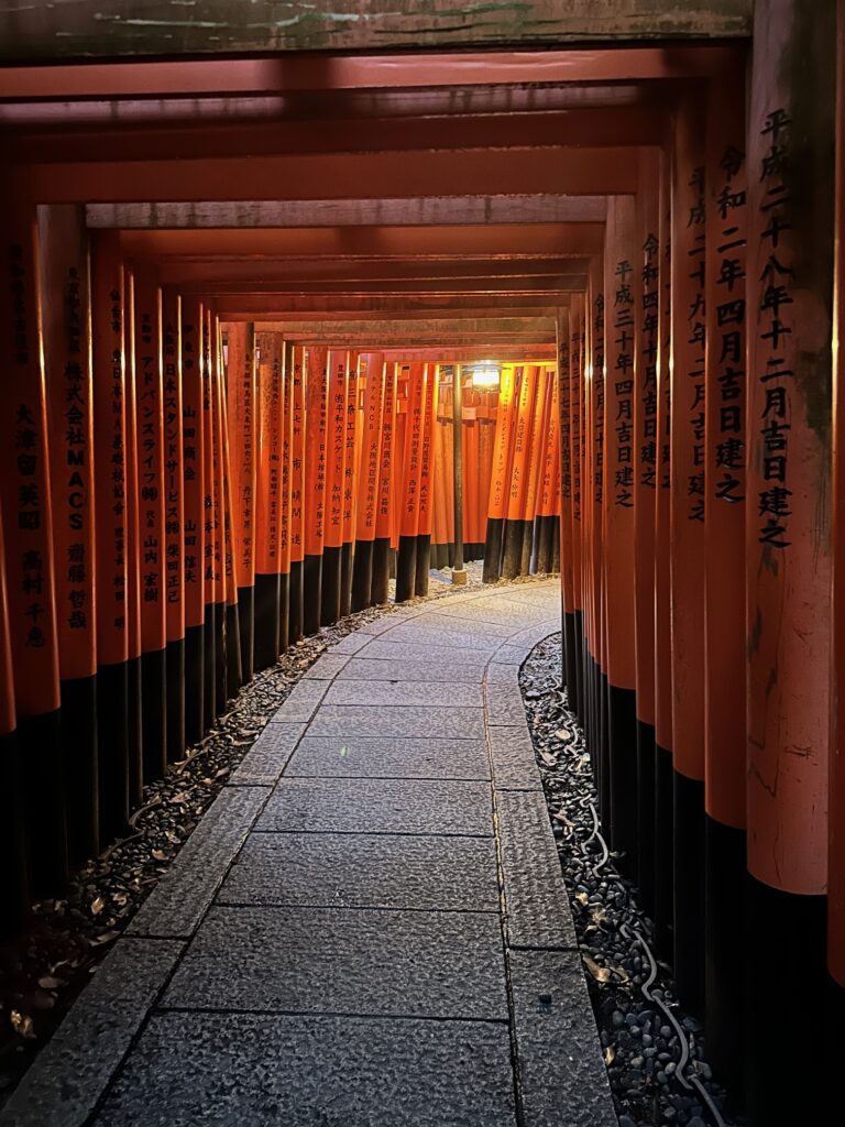 Kyoti Guide Fushimi Inmari Torii gates