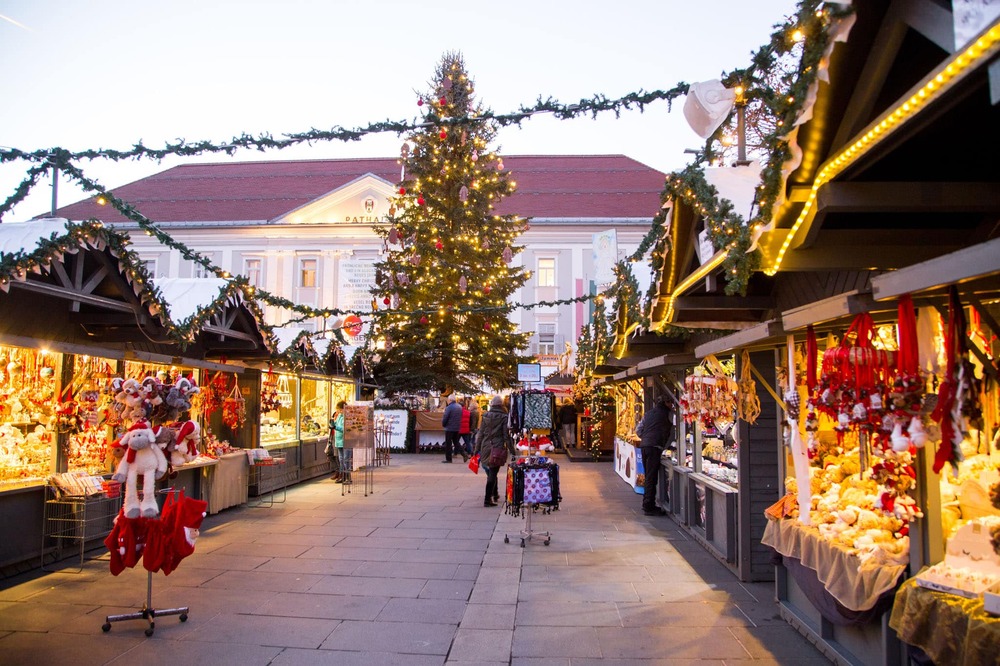 advent christkindlmarkt neuer platz winter 2016 c wolfgang handler 1