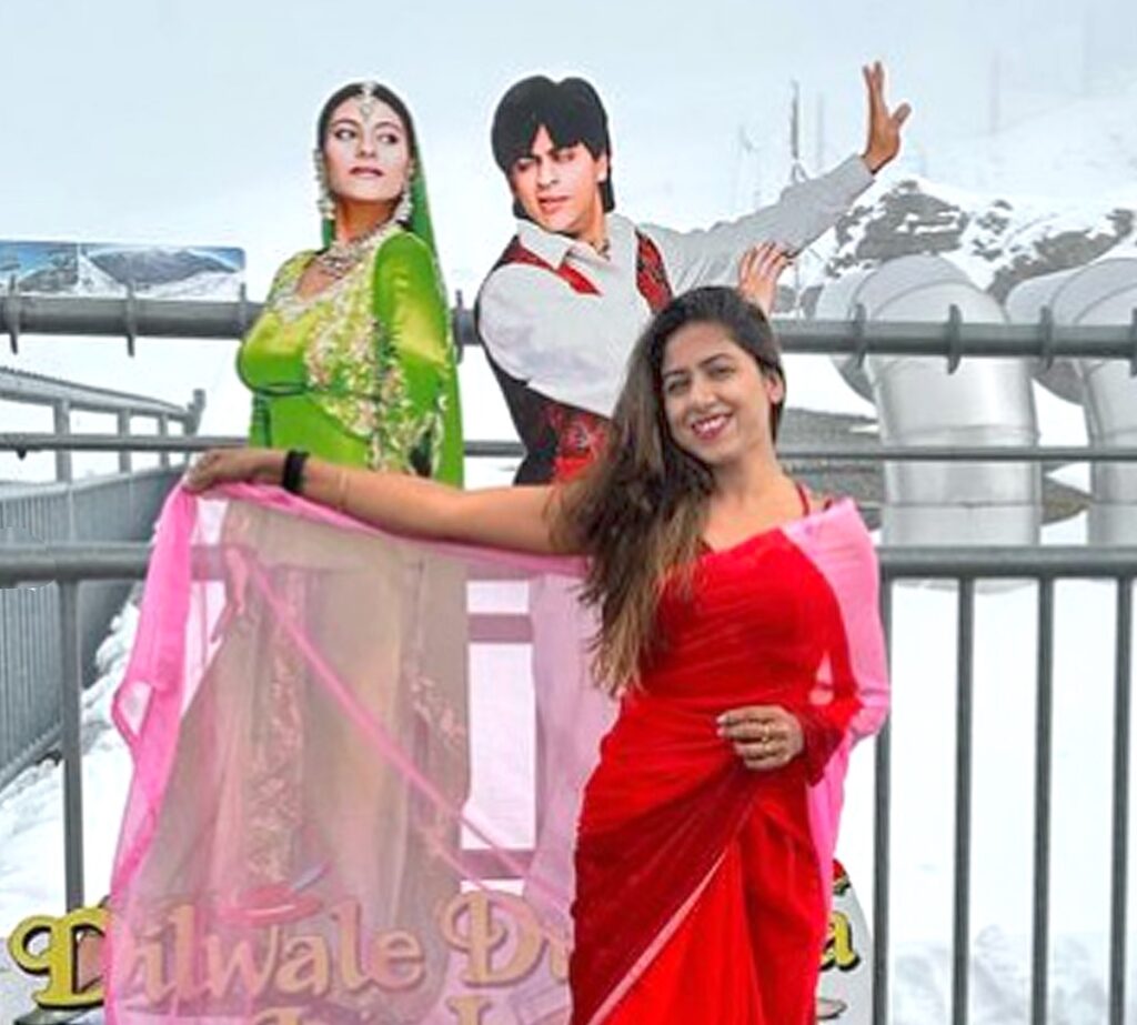 Pic 3 Sari and Bollywood cutout